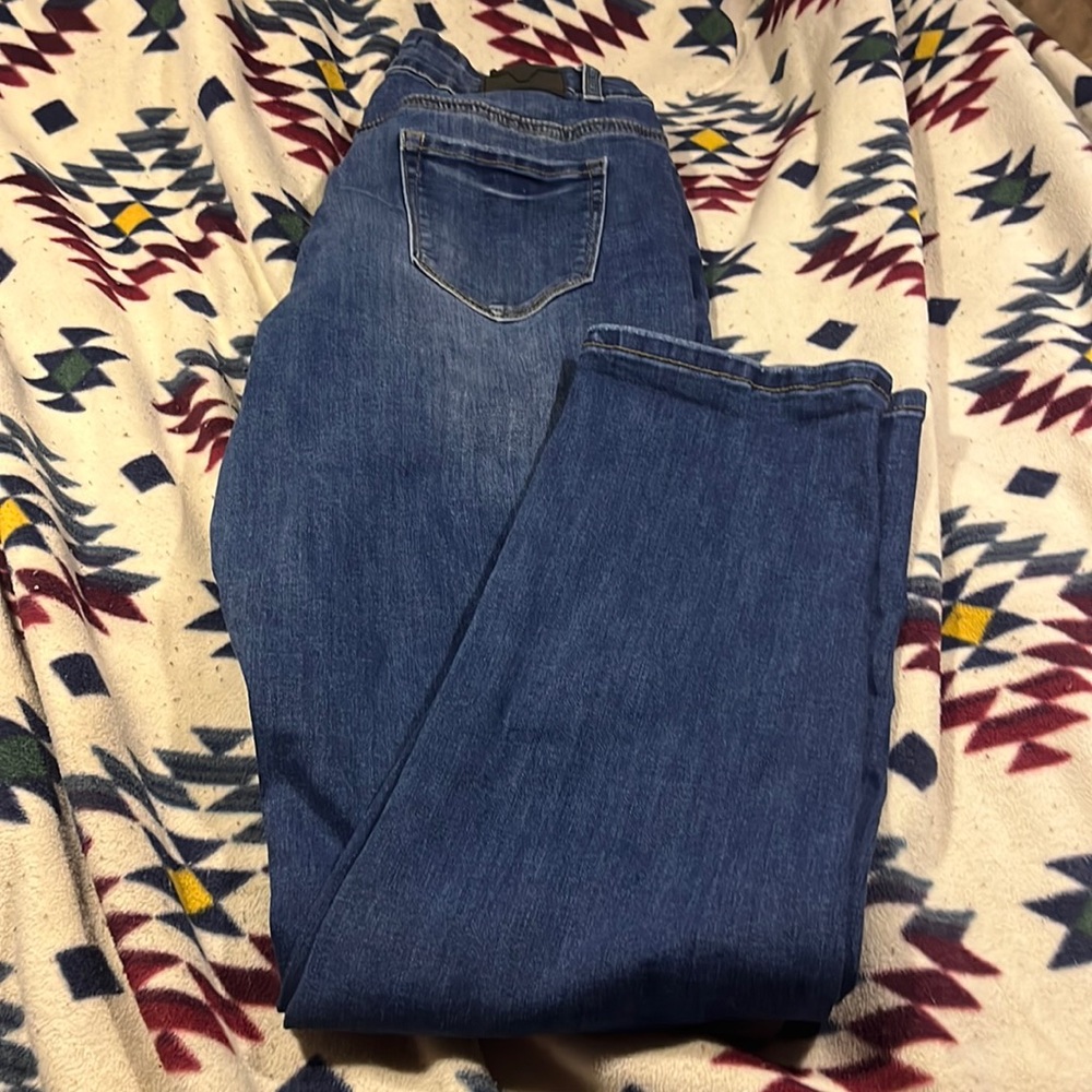 Cute dark blue skinny jeans!